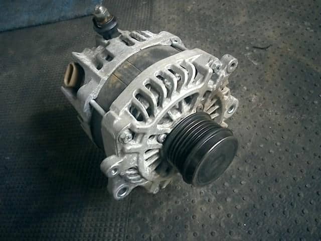 Alternator SUBARU Forester 2013 DBA-SJG 23700AA760 — photo 1