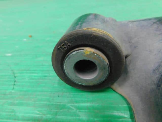 Front Right Lower Control Arm HONDA Fit 2014 DAA-GP5 — photo 4