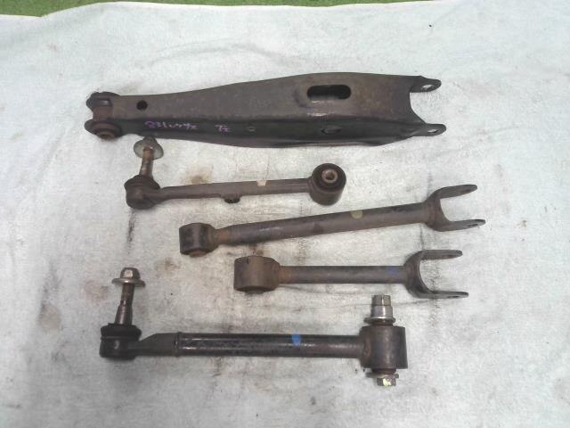 Rear Left Lower Control Arm TOYOTA Lexus is 2011 DBA-GSE20 — photo 1