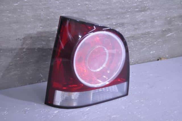 Left Tail Light VOLKSWAGEN Polo 2008 ABA-9NBUD — photo 3