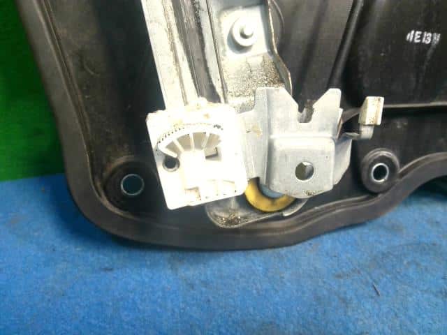 Front Right Door Regulator NISSAN Elgrand 2011 DBA-TNE52 — photo 3