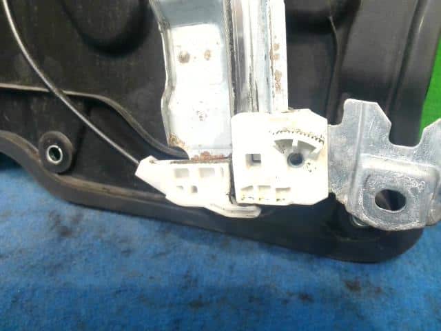Front Right Door Regulator NISSAN Elgrand 2011 DBA-TNE52 — photo 2