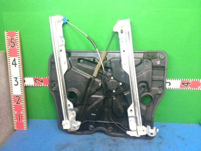 Front Right Door Regulator NISSAN Elgrand 2011 DBA-TNE52 — photo 1