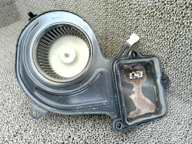 Blower Motor TOYOTA Crown 1986 L-GS126V 8713030400 — photo 2