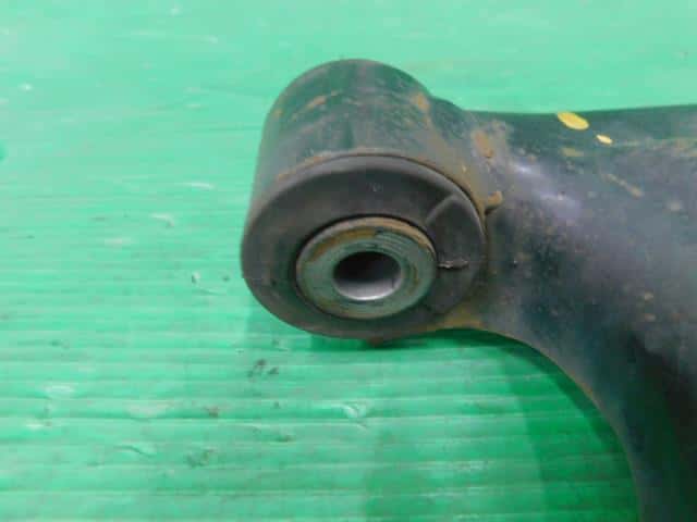 Front Right Lower Control Arm HONDA Fit 2006 DBA-GD1 — photo 3