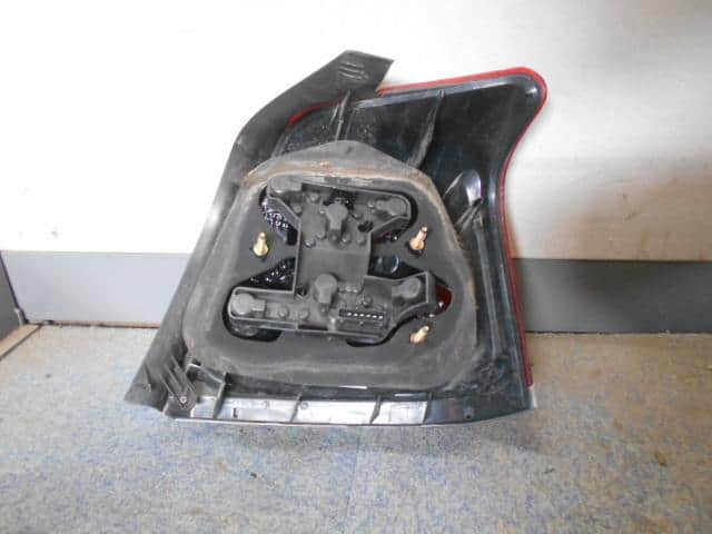 Left Tail Light TOYOTA Avensis 2003 UA-AZT255 8156105200 — photo 2