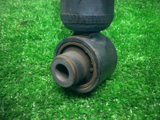Rear Left Shock Absorber TOYOTA Noah 2016 DBA-ZRR80 — photo 3