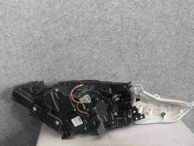 Right Headlight NISSAN Leaf_ 2011 ZAA-ZE0 — photo 2