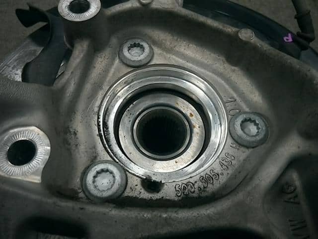 Rear Right Knuckle Hub Assembly VOLKSWAGEN Golf R 2014 ABA-AUCJXF 5Q0505436J — photo 3
