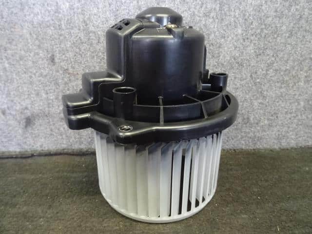 Blower Motor SUZUKI Jimny 2001 TA-JB23W 7415081A01 — photo 1