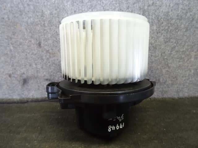 Blower Motor SUZUKI Jimny 2001 TA-JB23W 7415081A01 — photo 3