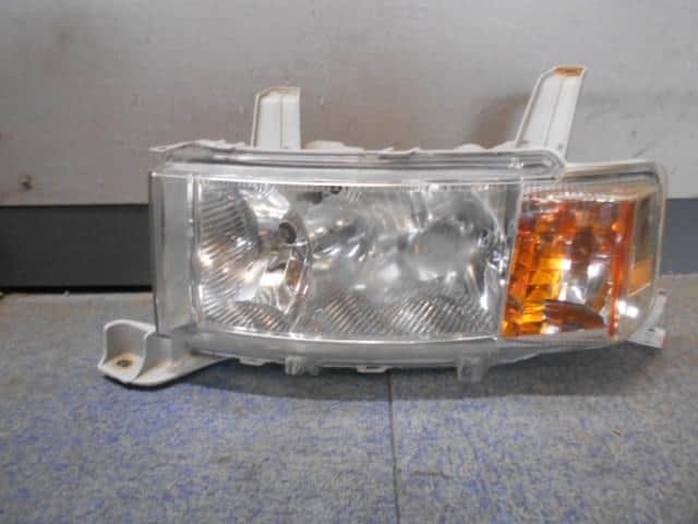 Left Headlight TOYOTA bB 2004 CBA-NCP35 — photo 1