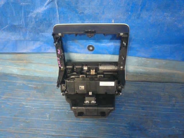 Cluster Panel NISSAN Serena 2017 DAA-GFC27 — photo 2