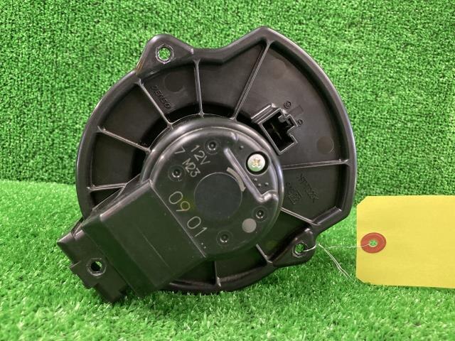 Blower Motor TOYOTA IQ 2010 DBA-KGJ10 — photo 2