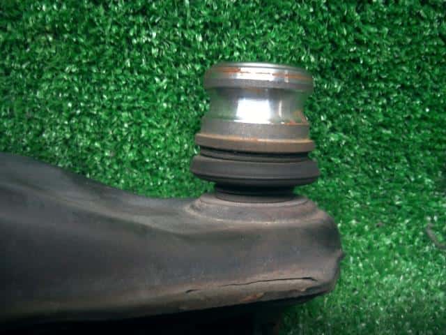 Front Right Lower Control Arm SUBARU Sambar 2000 GD-TT1 — photo 3