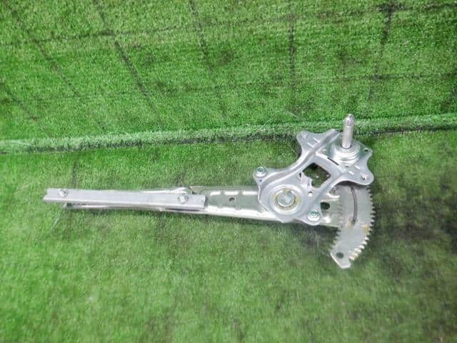 Front Right Door Regulator HONDA Acty 2014 EBD-HA9 — photo 1