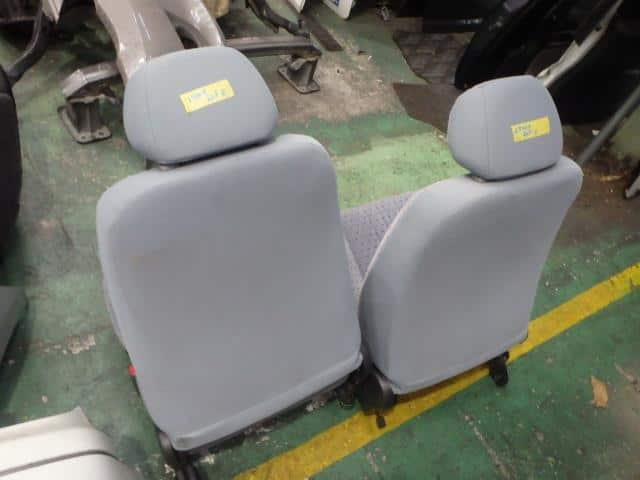 Driver's Seat DAIHATSU Mira 2001 GF-L700S — photo 2