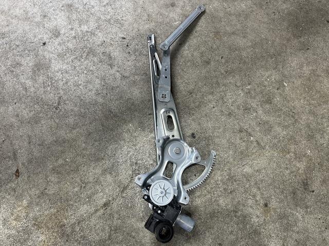 Front Left Door Regulator TOYOTA Prius 2015 DAA-ZVW50 — photo 3