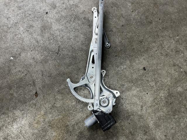 Front Left Door Regulator TOYOTA Prius 2015 DAA-ZVW50 — photo 1
