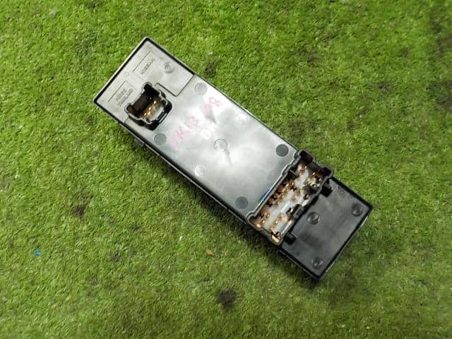 Power Window Switch NISSAN March 2016 DBA-NK13 — photo 2