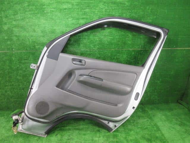 Front Right Door Assembly NISSAN Nv350 — photo 8