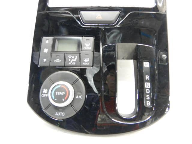 A/C Control Panel DAIHATSU Tanto 2015 DBA-LA600S — photo 2