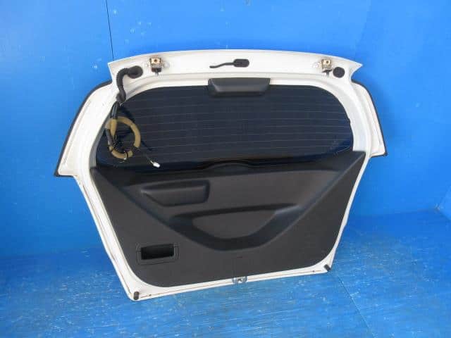 Back Door Assembly HONDA Fit 2010 DAA-GP1 — photo 9