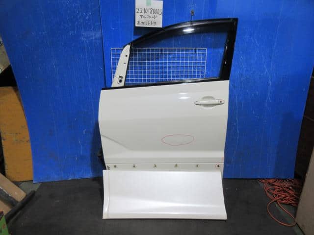 Front Left Door Assembly TOYOTA Alphard 2005 TA-MNH10 — photo 1