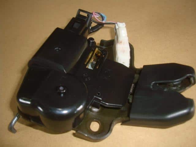 Back Door Lock Actuator NISSAN Gloria 2001 TA-HY34 — photo 6