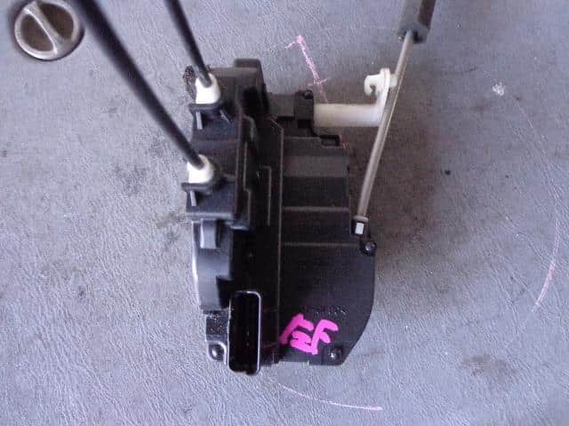 Front Left Door Lock Actuator NISSAN Cube 2003 UA-BZ11 — photo 2