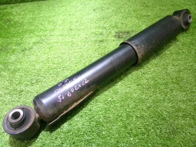 Rear Right Shock Absorber TOYOTA Harrier 2015 DBA-ZSU65 — photo 1