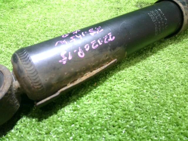 Rear Right Shock Absorber TOYOTA Harrier 2015 DBA-ZSU65 — photo 2