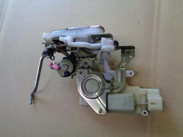 Door Lock Solenoid DAIHATSU Move 2002 UA-L900S — photo 1