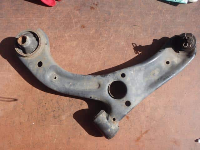 Front Left Lower Control Arm DAIHATSU Move 2012 DBA-LA100S — photo 1