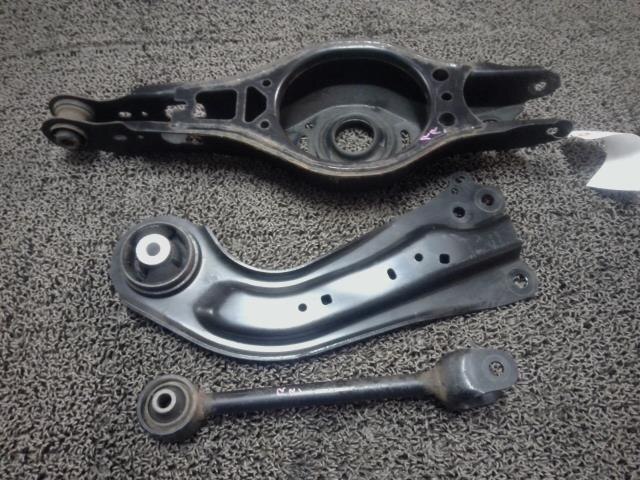 Rear Right Lower Control Arm TOYOTA Prius 2016 DAA-ZVW51 — photo 5