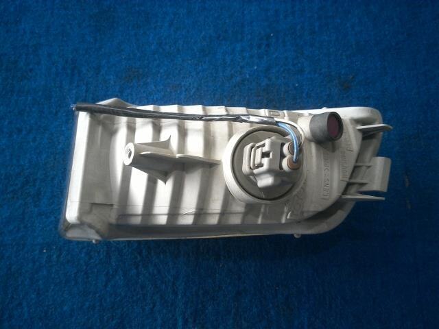 Right Fog Light TOYOTA Mark II 2003 TA-GX115 — photo 2