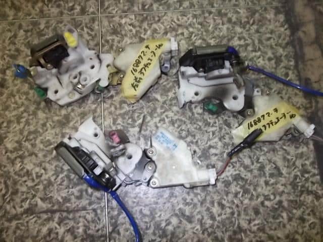 Rear Right Door Lock Actuator NISSAN March 1999 GH-K11 — photo 1
