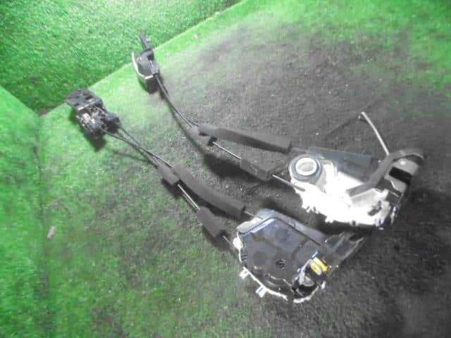Rear Right Door Lock Actuator HONDA Fit 2014 DBA-GK3 — photo 2