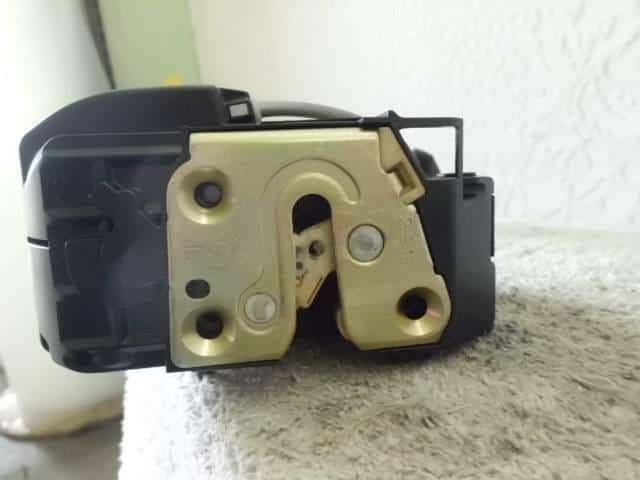 Rear Left Door Lock Actuator NISSAN March 2002 UA-AK12 — photo 2