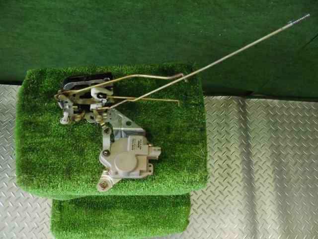 Front Left Door Lock Actuator DAIHATSU Mira 2001 UA-L700S — photo 1
