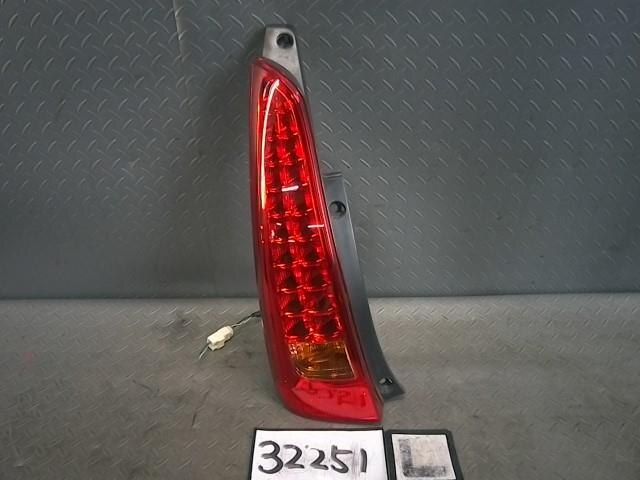 Left Tail Light TOYOTA Mark II Blit 2006 TA-GX110 — photo 1