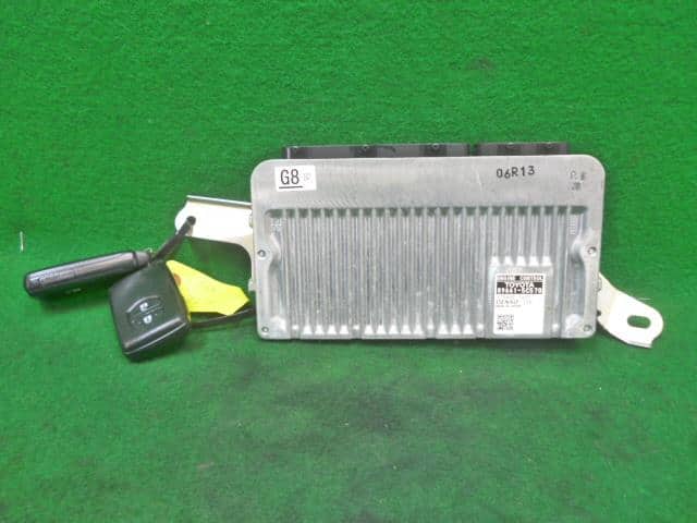 Engine Control Unit TOYOTA Aqua 2014 DAA-NHP10 — photo 2
