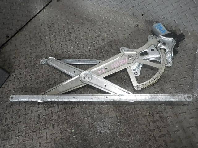 Front Right Door Regulator MITSUBISHI Colt 2004 UA-Z25A MN105470 — photo 1