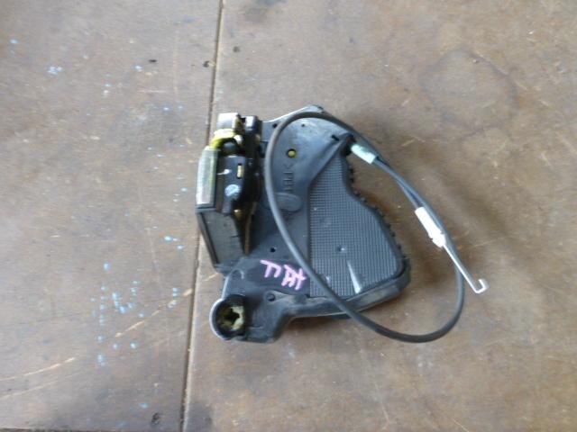 Front Left Door Lock Actuator TOYOTA Noah 2002 TA-AZR60 — photo 1