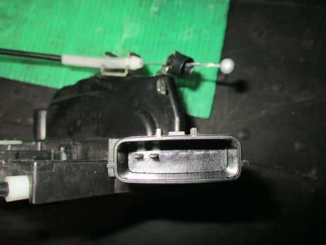 Front Left Door Lock Actuator NISSAN Leaf_ 2012 ZAA-ZE0 — photo 2