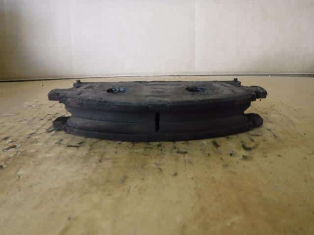 Front Brake Pads NISSAN Serena 2002 UA-TNC24 — photo 1