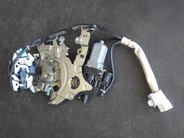 Rear Left Door Closer Motor SUZUKI Every 2012 ABA-DA64W 8230268H11 — photo 2
