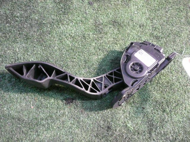 Pedal SUZUKI Swift 2008 DBA-ZC71S 4940051K00 — photo 1