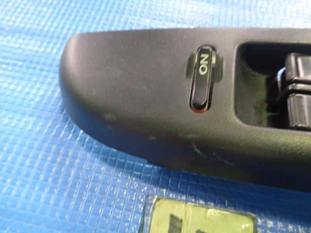 Power Window Switch HONDA Vamos 2002 LA-HM2 — photo 2