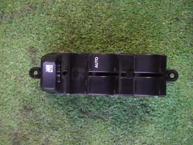 Power Window Switch NISSAN Moco 2011 DBA-MG33 — photo 1